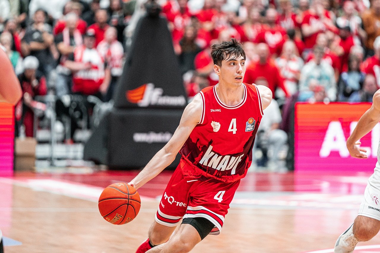 EINE SCHWIERIGE AUFGABE IM MAGENTA SPORT BBL POKAL Würzburg Baskets