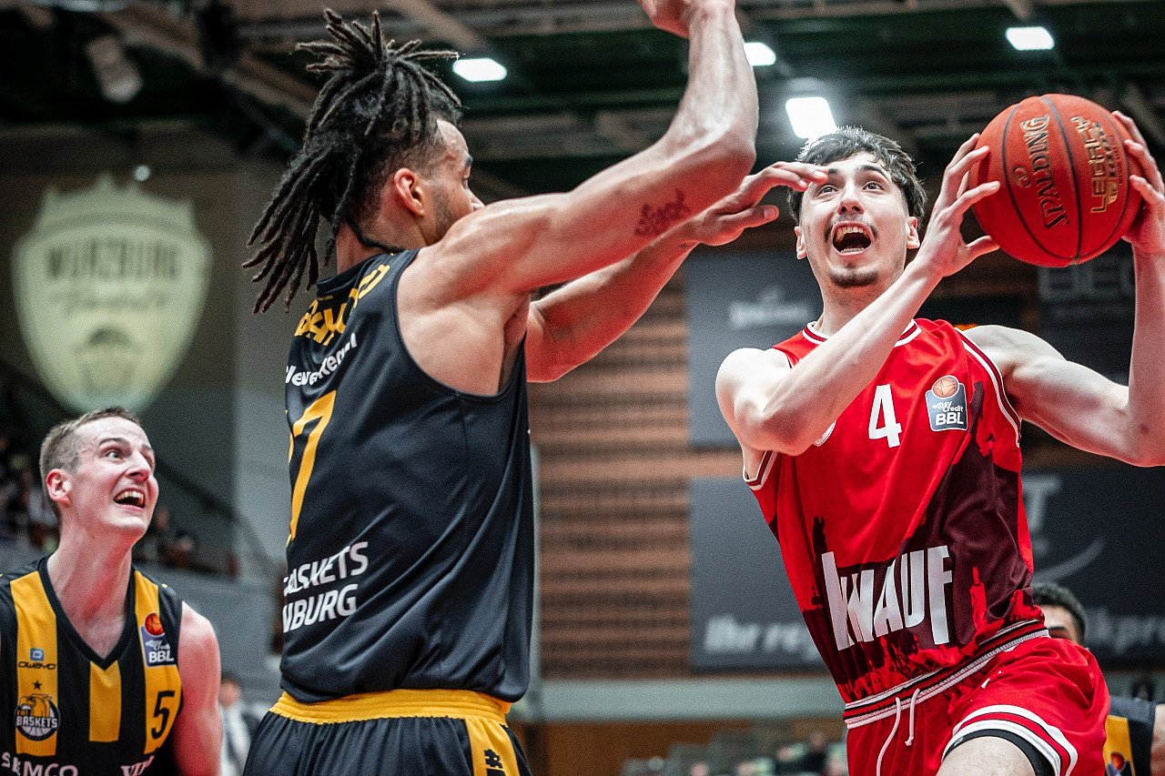 ERWARTET ENGE KISTE MIT DEM BESSEREN ENDE FÜR OLDENBURG Würzburg Baskets