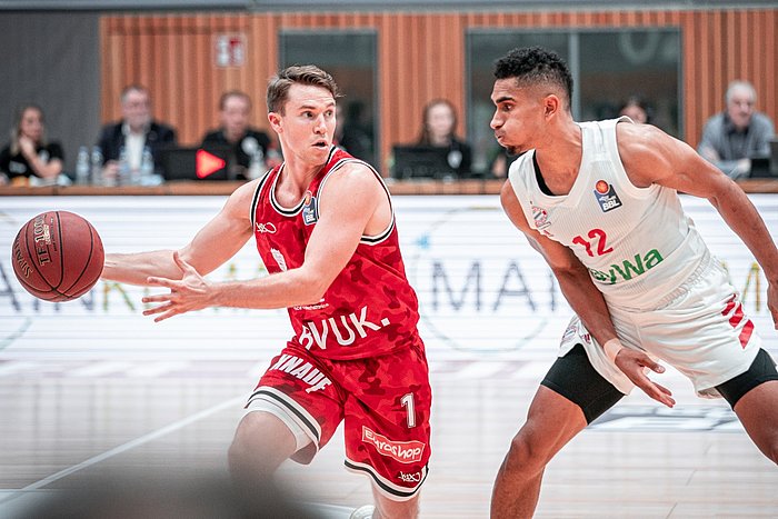 Jordan Hulls gegen Maodo Lo