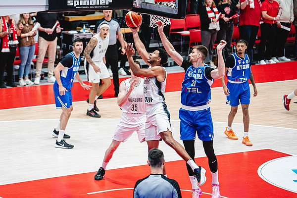 SOUVERÄNER HEIMSIEG GEGEN SKOPJE IM FIBA EUROPE CUP
