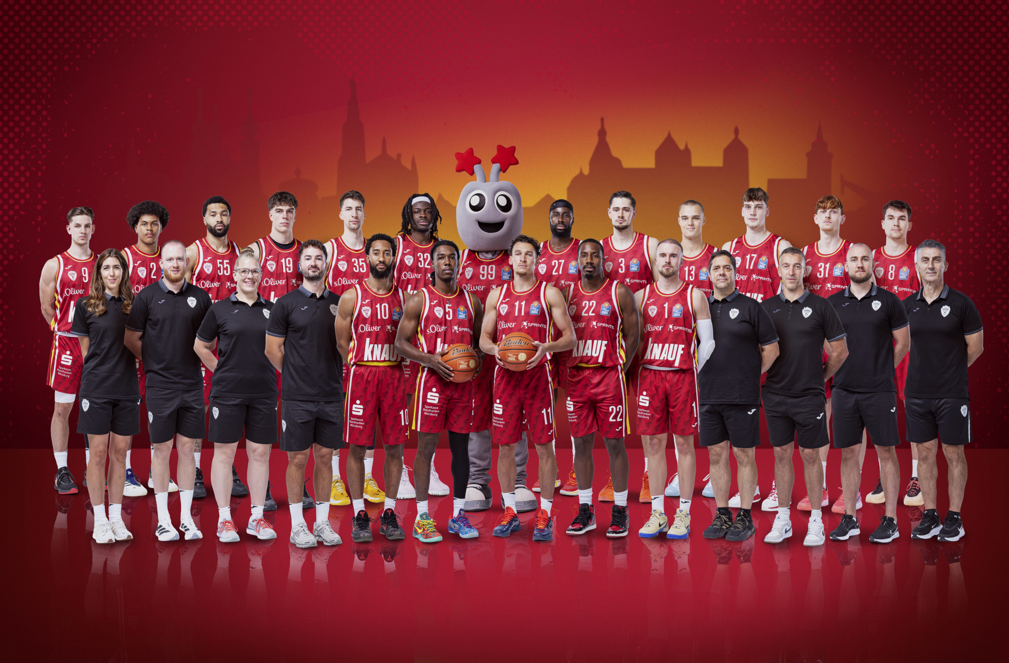 Teamfoto der Fitness First Würzburg Baskets 2025/2026