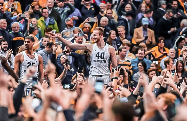 Luke Fischer im Trikot der Marquette University. 