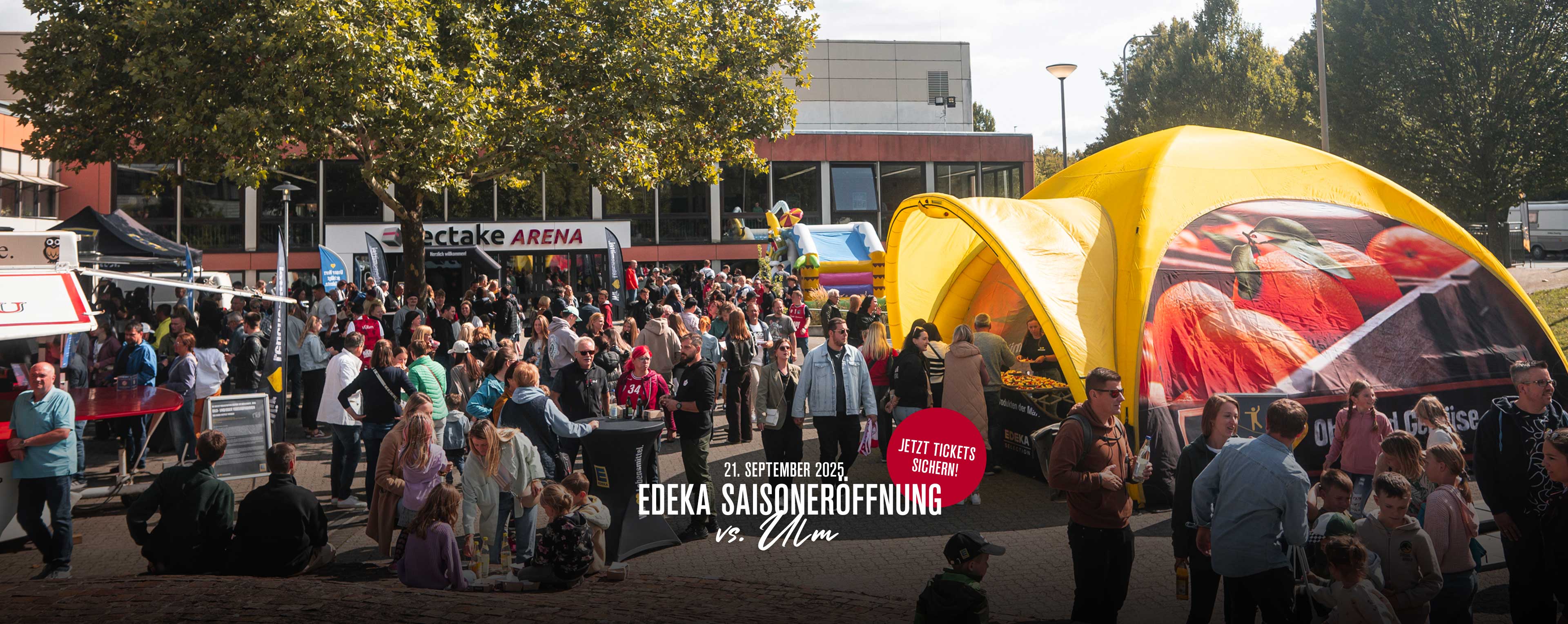 Ansicht von der EDEKA Saisoneröfnung aus dem letzten Jahr vor der tectake Arena. Der Link führt zum Ticketshop.